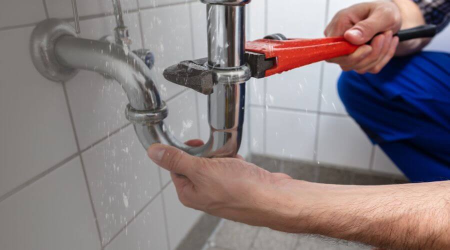Expert burst pipe repair services in Bloomsdale, MO